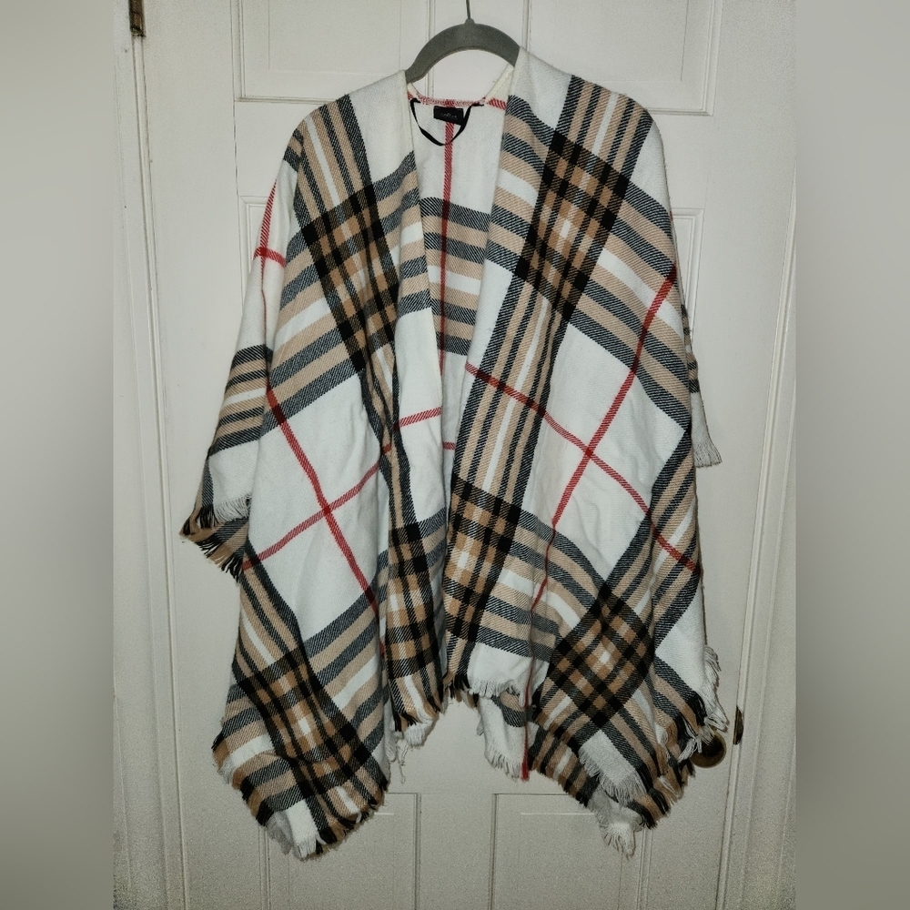 V. FRAAS Red and White Knit Accessory